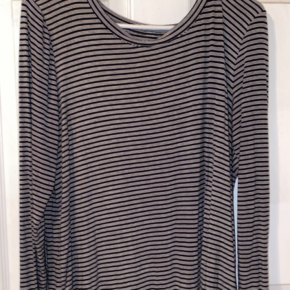 Black/white striped, Medium, GAP long sleeve shirt
